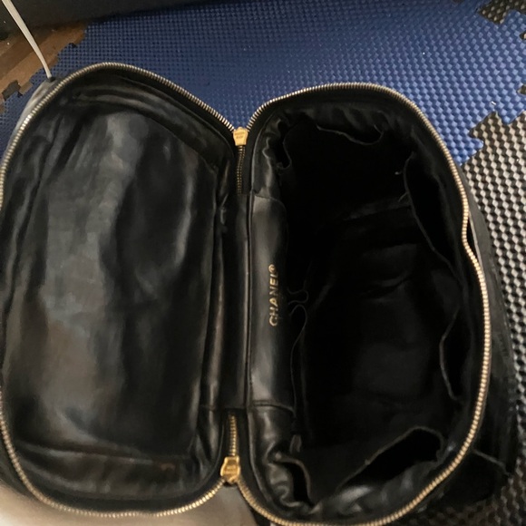 Chanel Vanity & Chanel KeyCharm - Picture 9 of 11